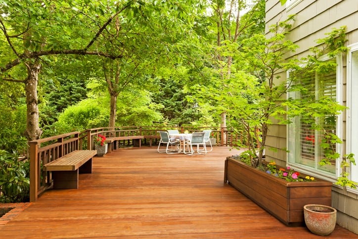 deck expansive deck in backyard