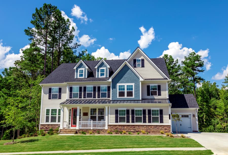 njsw-traditional-vinyl-siding Large home with CertainTeed Siding