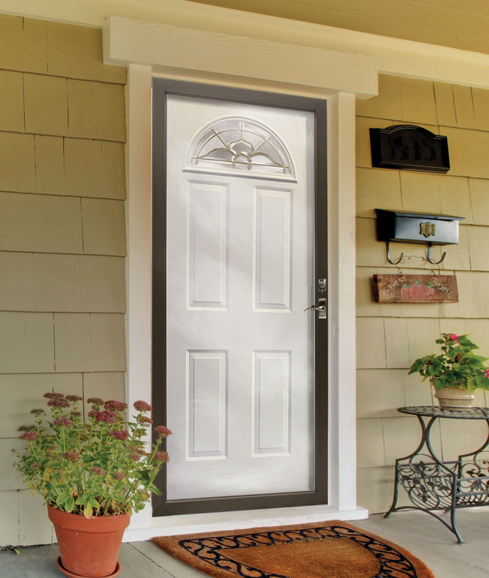 Storm-Door White front door with a stom door.